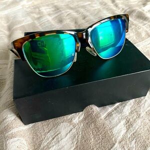 Hawkers Shnglasses in box